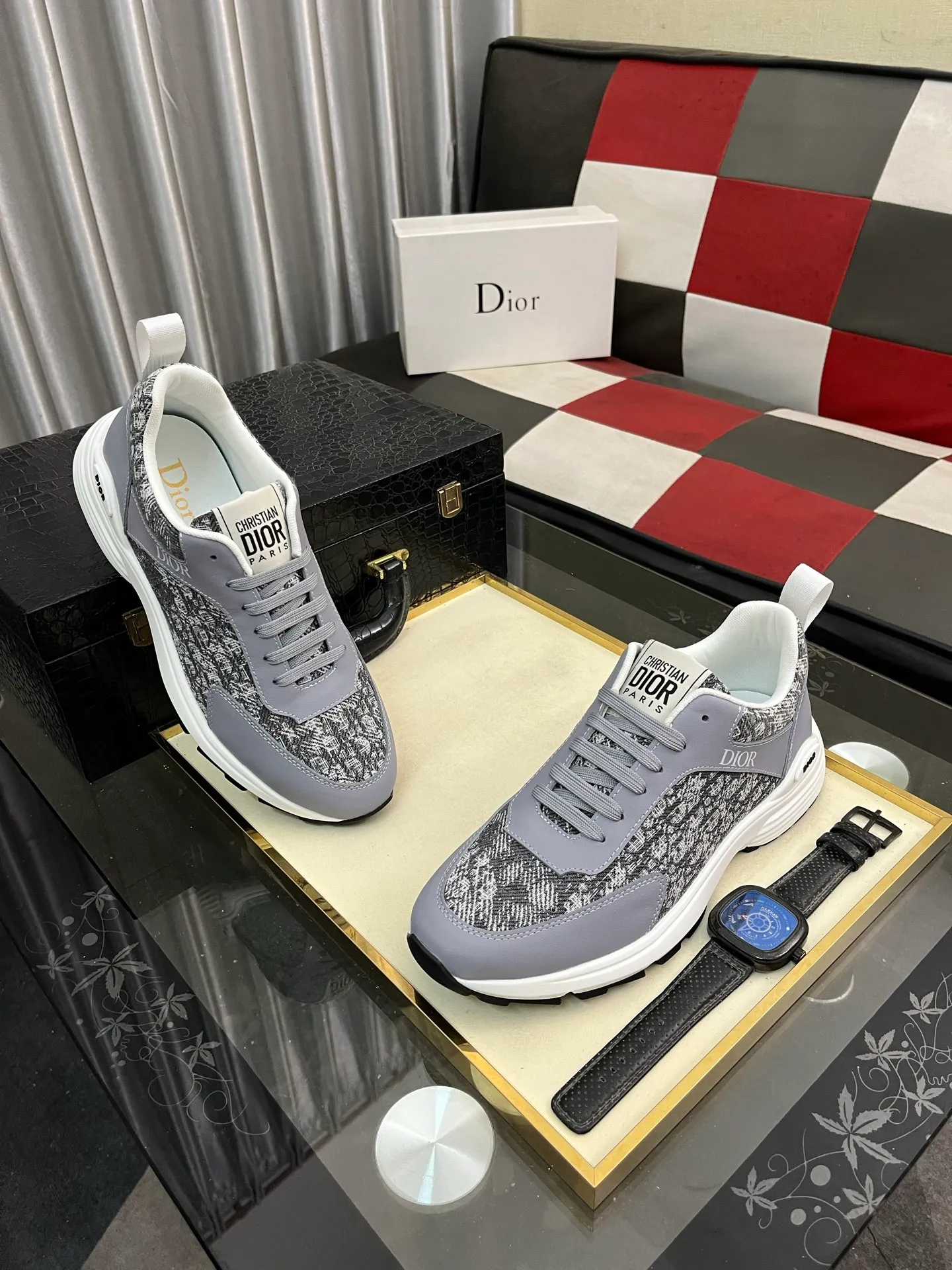 Men's shoes 💰440⌚️⌚️[Dior] The toe box is designed to be a bit wider. The upper foot comfort is perfect. The thread is beautiful. It fits the pants perfectly and is versatile. Decorated with various classic details. It is an ideal choice for daily styling. It can be matched with various casual items to create exquisite looks. Fabric: First-layer cowhide/lining sheepskin TPU original outsole Size: 38-443️⃣Colors available